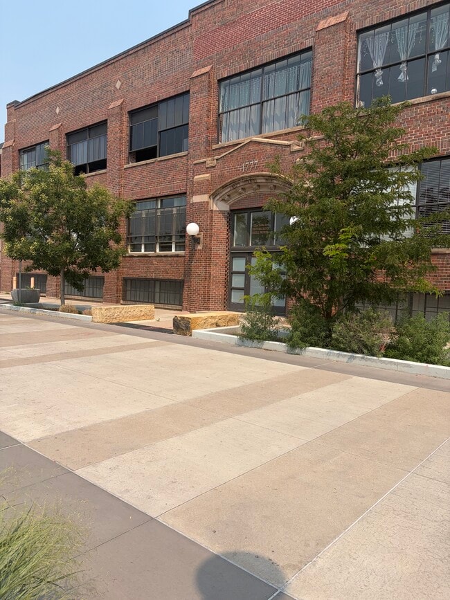 Building Photo - 1777 E 39th Ave