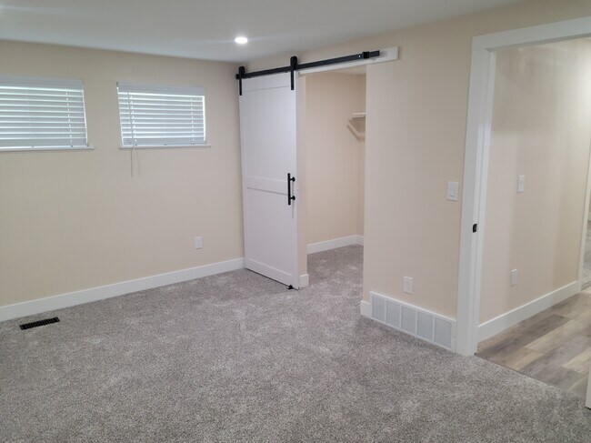 Building Photo - 8471 Circle Dr