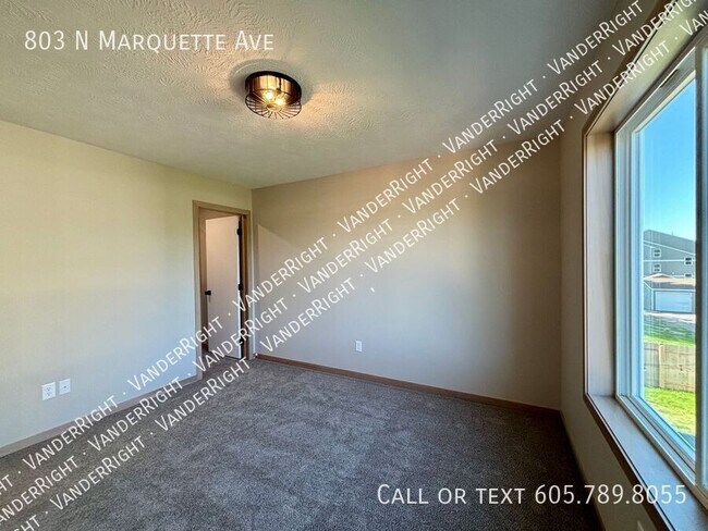 Building Photo - 803 N Marquette Ave