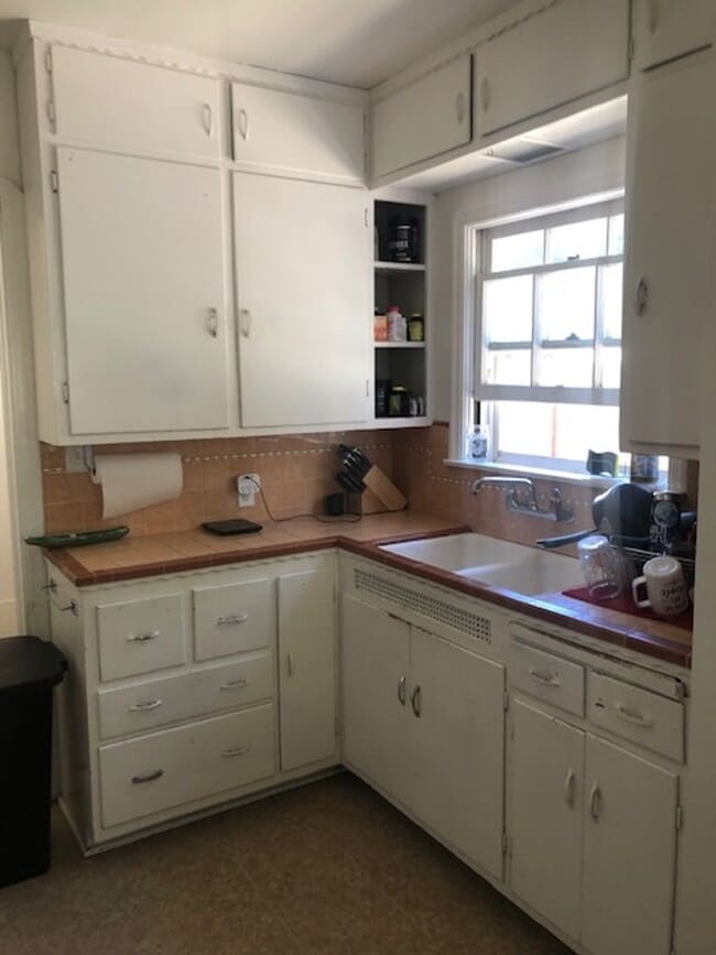 Building Photo - 2-Bed, 1-Bath Bungalow