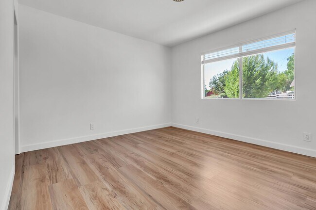 Building Photo - 465 Camino de Gloria