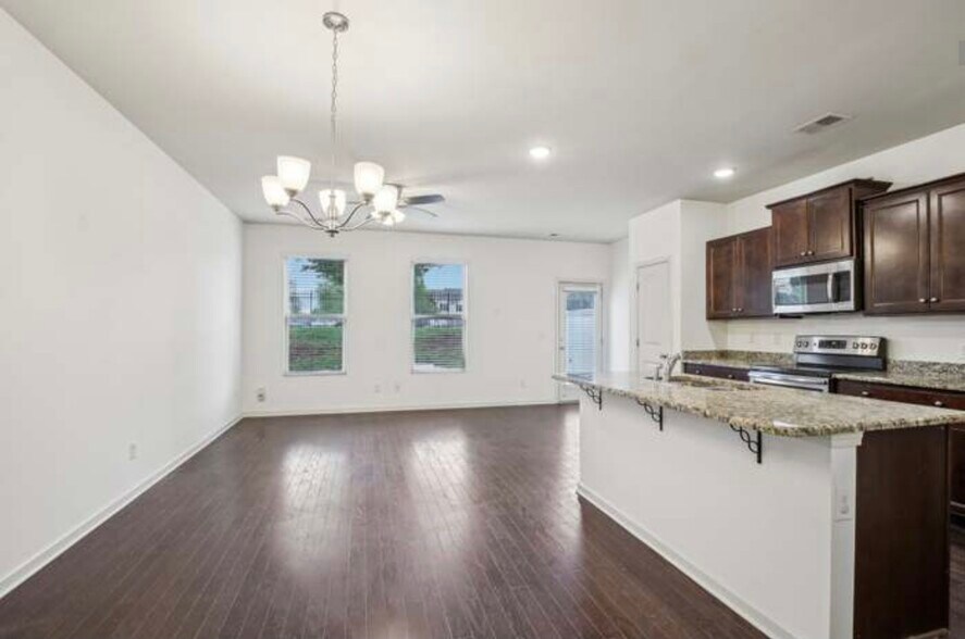 Building Photo - 3927 Cannonsgate Ln