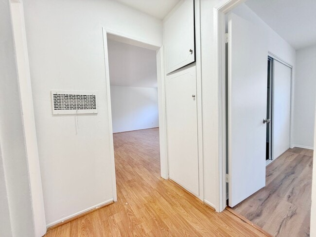 Building Photo - 540 E Hyde Park Pl