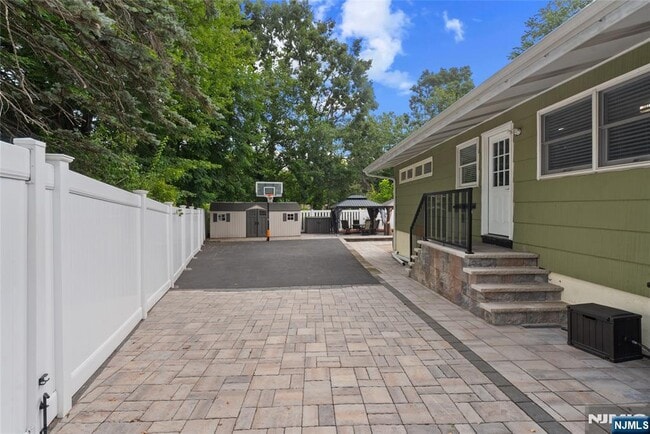 Building Photo - 26 Dapp Ct