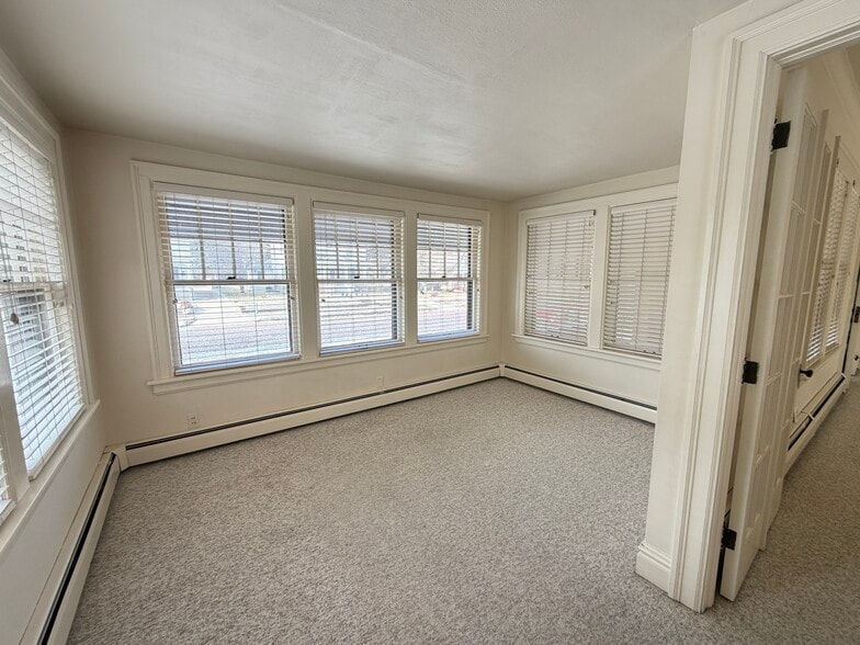 Building Photo - 1155 N Cherry St