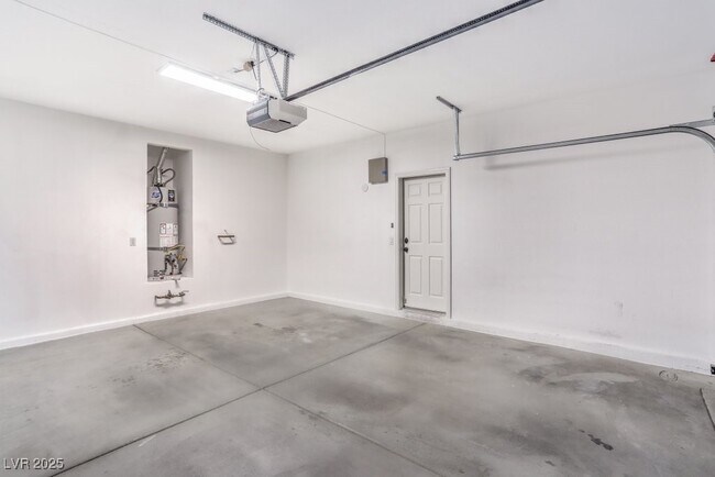Building Photo - 7580 Rockhampton Ave