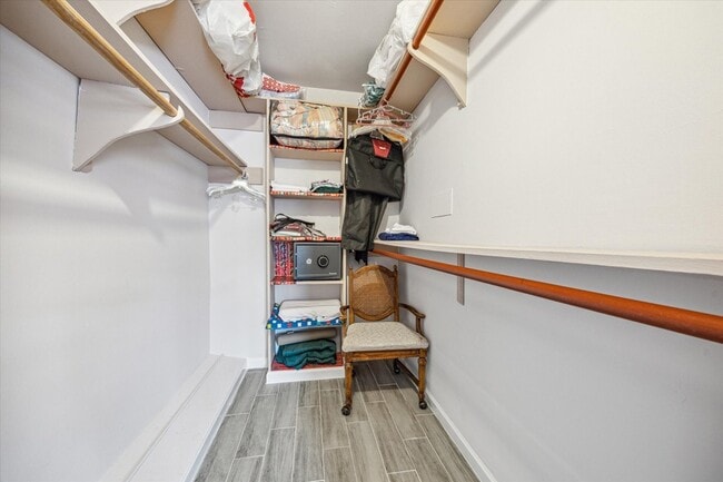 Building Photo - 2824 Briarhurst Dr