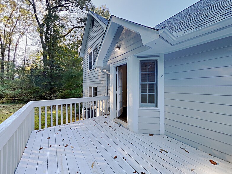 Building Photo - 1427 Hillside Pl SE