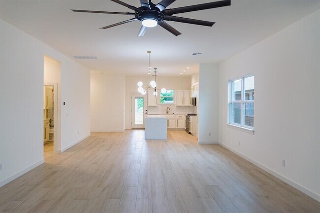 Building Photo - 509 Beechwood Way