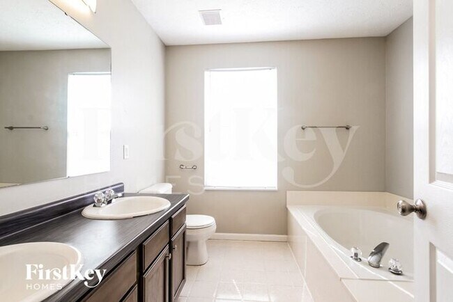 Building Photo - 1698 Salina Dr