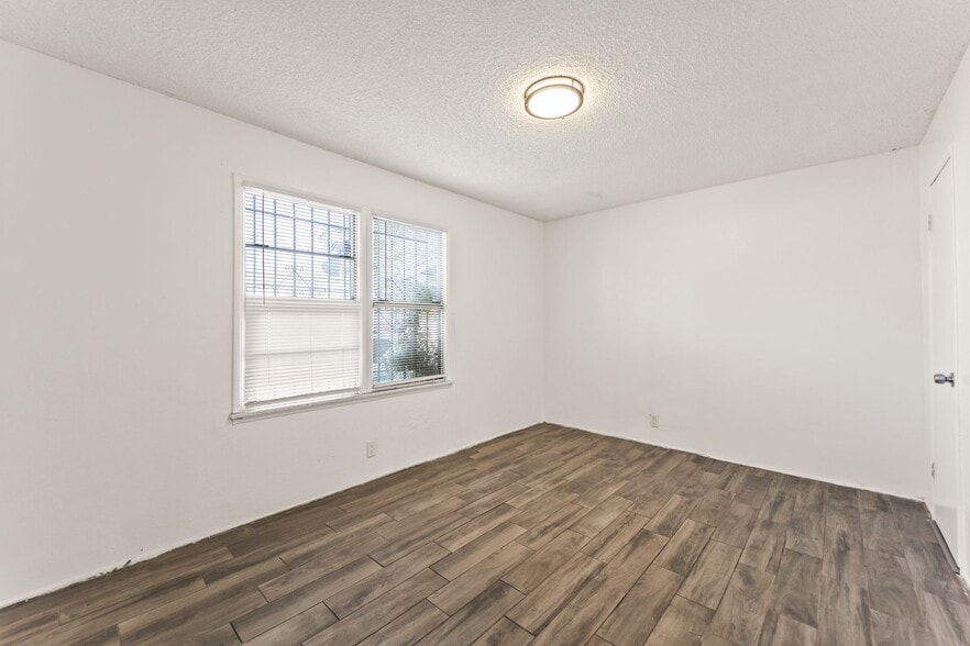 Building Photo - 956 E Imperial Hwy