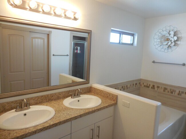 Building Photo - 12880 Haxby St