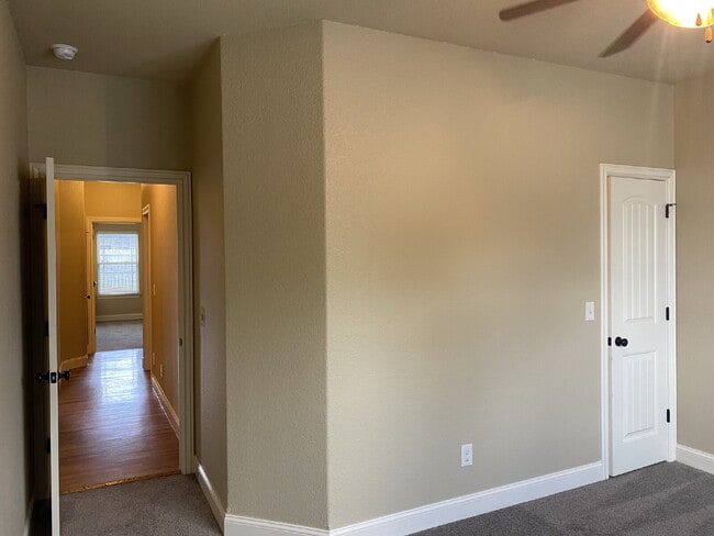 Building Photo - 6202 W Sage Dr