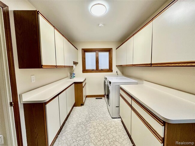 Building Photo - 4213 Wentworth Dr