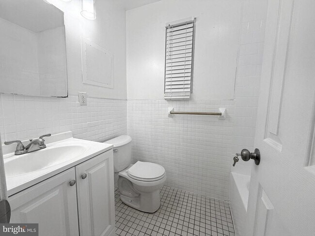 Primary Photo - 506 Eastern Ave NE