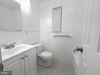 Building Photo - 506 Eastern Ave NE