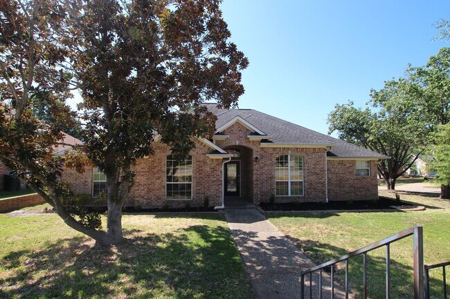 Building Photo - Beautiful 3 Bedroom in Tyler! Coming Soon!