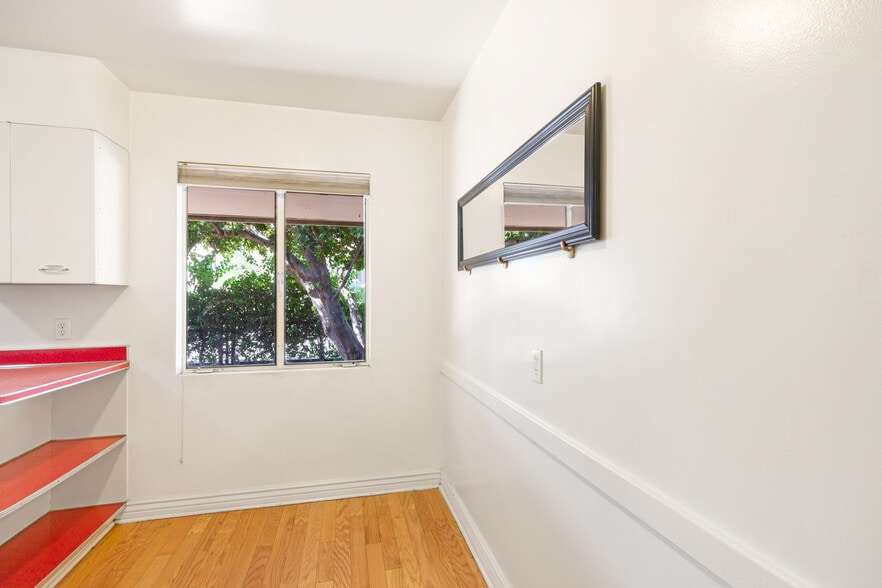 Dining Space - 543 W Coronado Rd