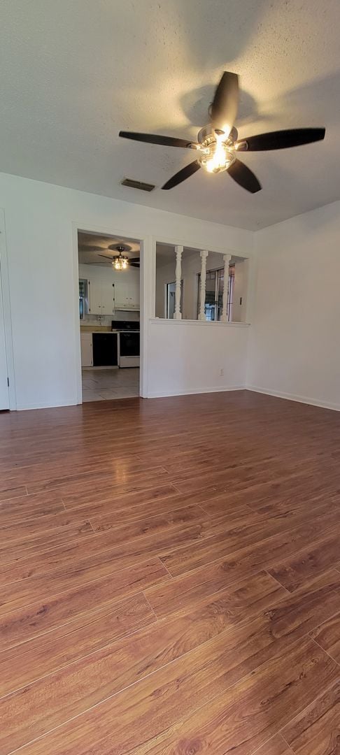 Building Photo - Gorgeous 3 bedroom/1.5 bath home!