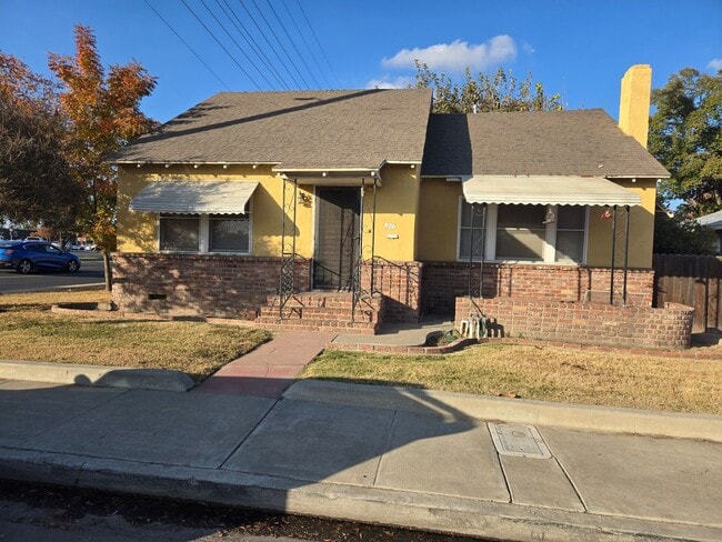 Building Photo - 2 Br 1 Ba ready now