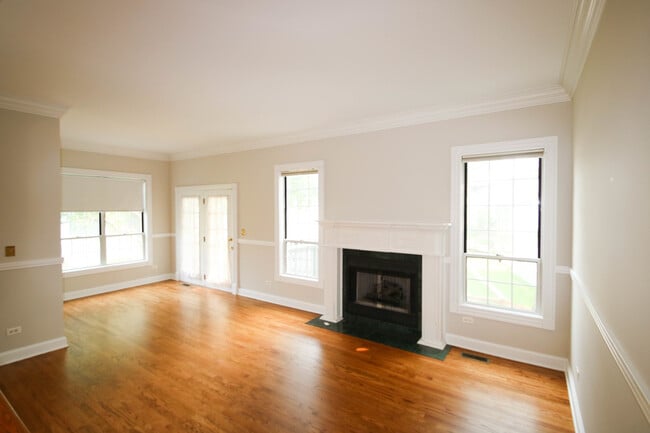 Building Photo - 648 W Parkside Dr