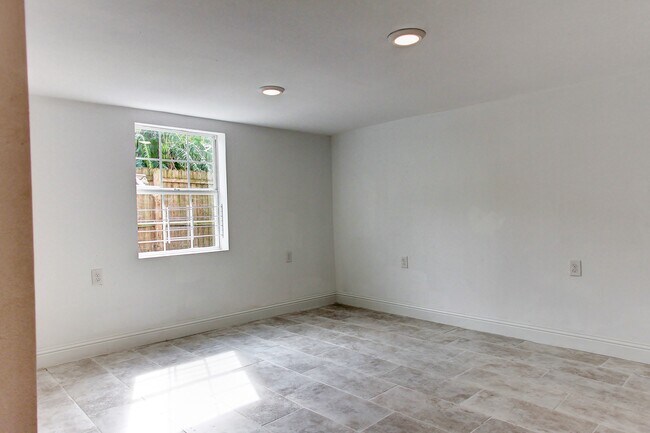 Building Photo - 2107 General Taylor St