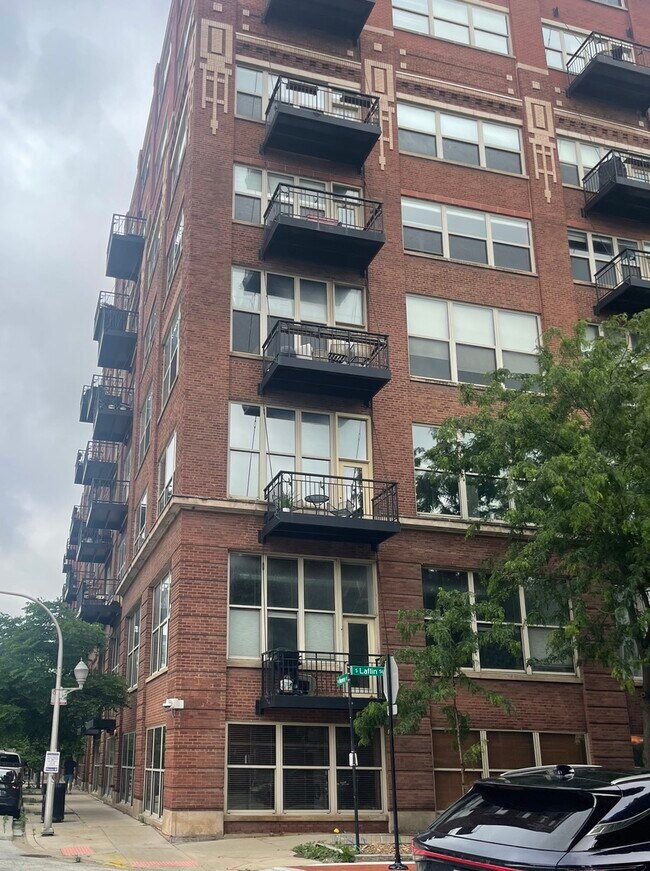 Building Photo - 1500 W Monroe St