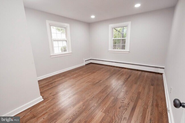 Building Photo - 912 Hilltown Pike