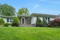 Building Photo - 136 Fox Meadow Rd