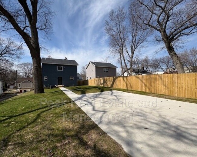 Building Photo - 2020 Towner Ave SW