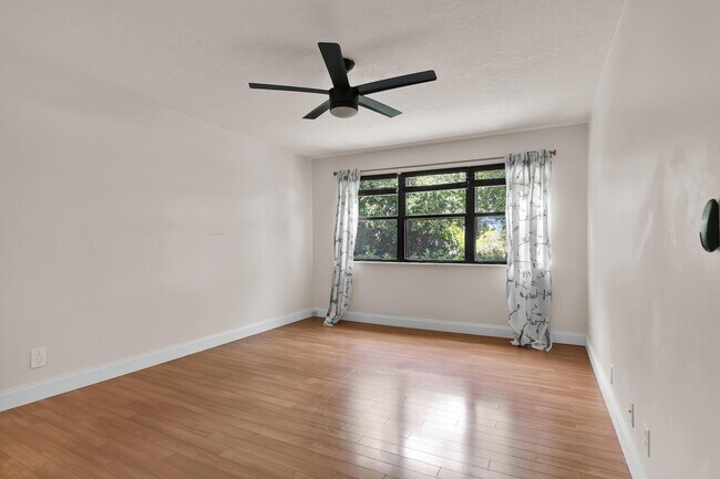 Building Photo - 1040 Homewood Blvd