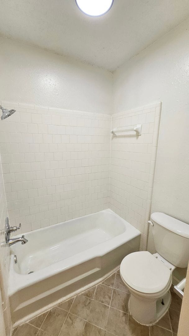 Building Photo - Updated Charming 2 Bed Condo