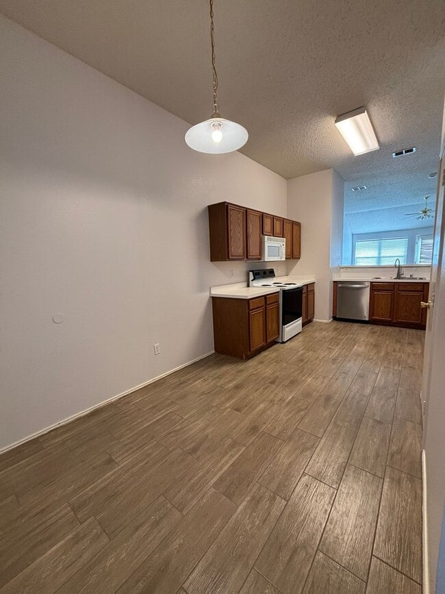 Building Photo - 813 Sage Cir