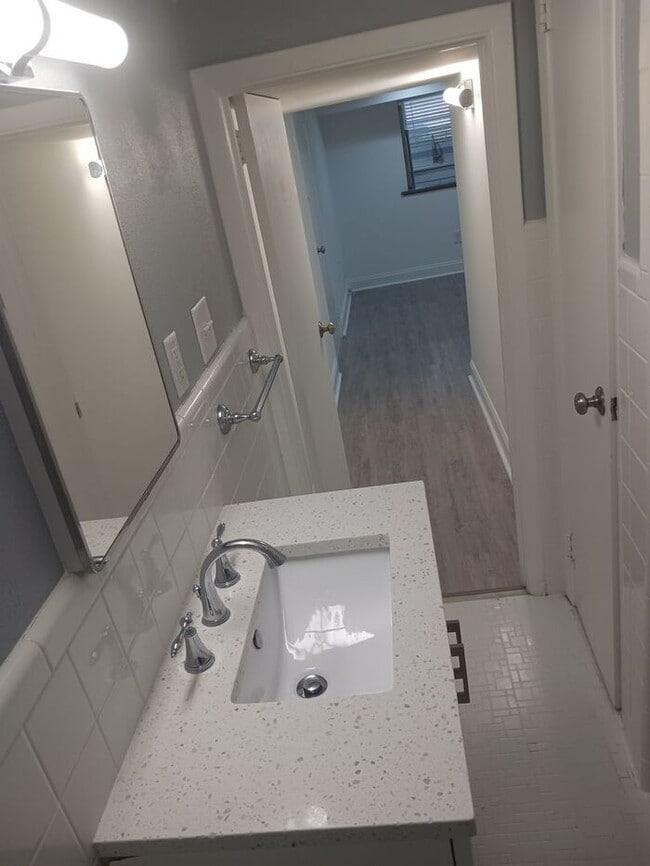 Building Photo - Come Lease at Virginia Highland/Morningside! Don’t miss this amazing offer!