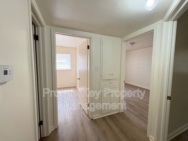 Building Photo - 2736 Chevy Chase Dr