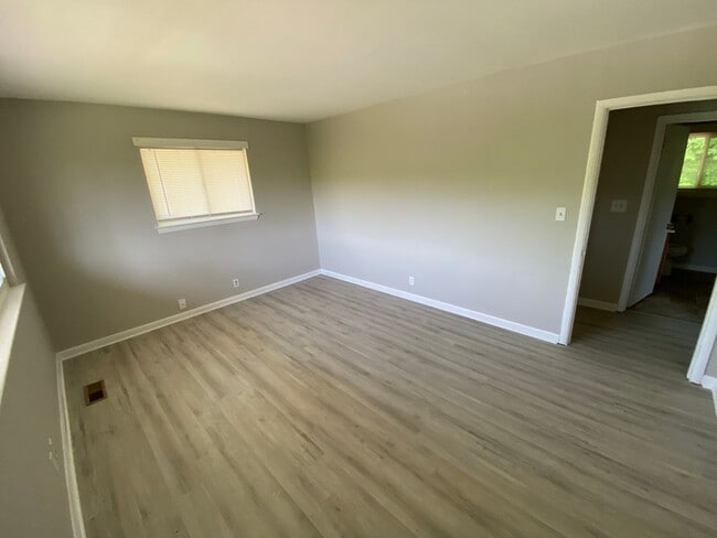 Building Photo - Updated 2 bed duplex in Brainerd