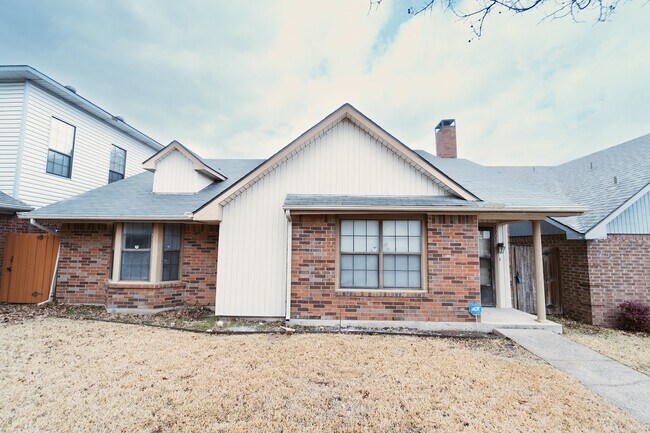 Building Photo - 1901 Wyatt Dr