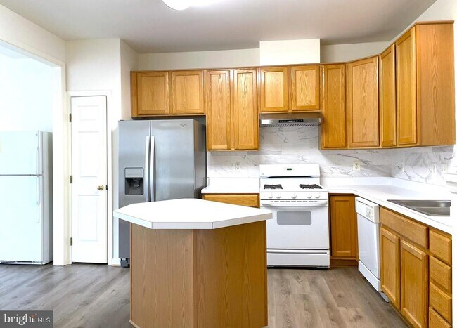 Building Photo - 2540 Banshire Dr
