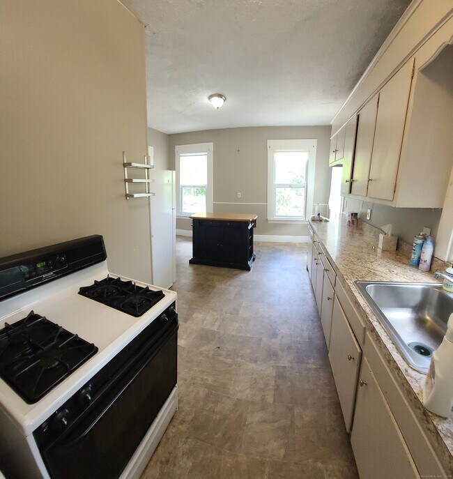 Building Photo - 985 Whalley Ave