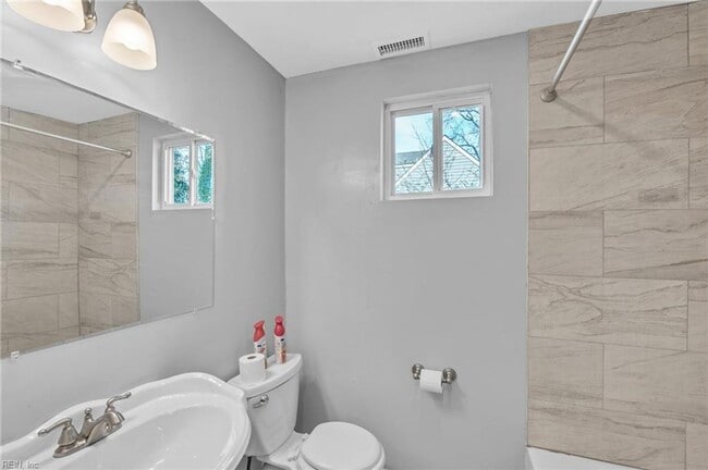 Building Photo - Charming & Fully Updated 4-Bedroom Home – ...