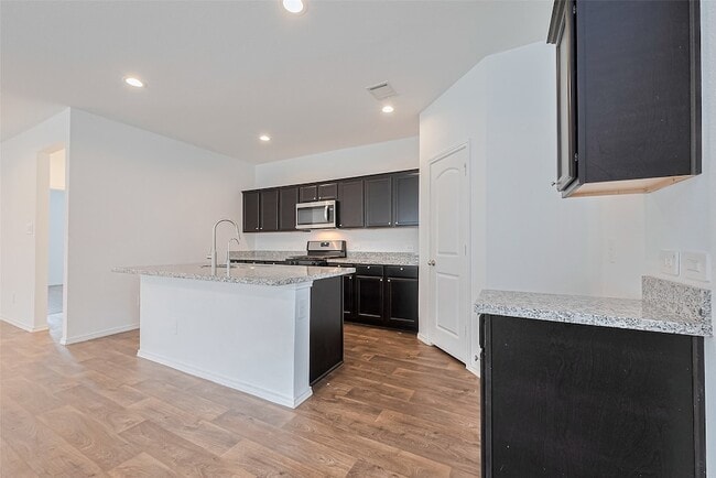 Building Photo - 12518 Pelican Bay Dr