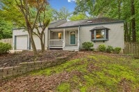 Building Photo - 110 Oakwood Dr