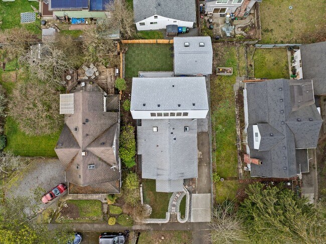 Building Photo - Better Than New Single Family Home!