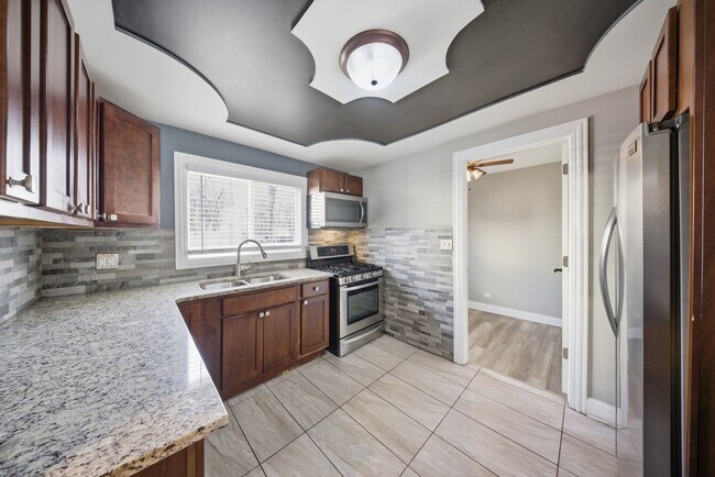 Building Photo - 810 Superior St