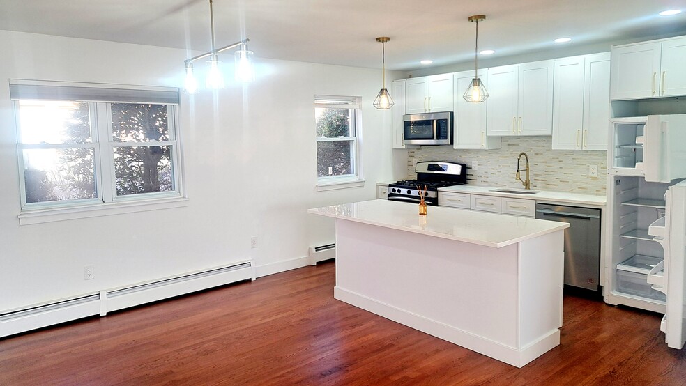Kitchen - 2467 Route 10 E