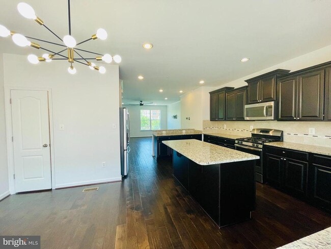 Building Photo - 7120 Beaumont Place