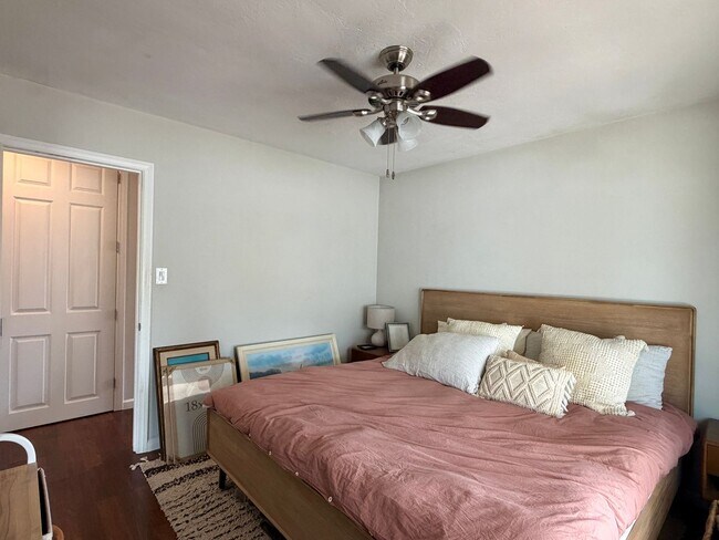 Building Photo - Classic Carlsbad Beach Bungalow