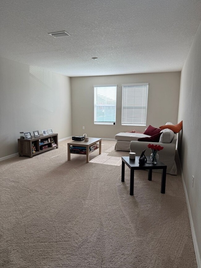 Building Photo - For Rent – Spacious 5-Bedroom Home in Lithia