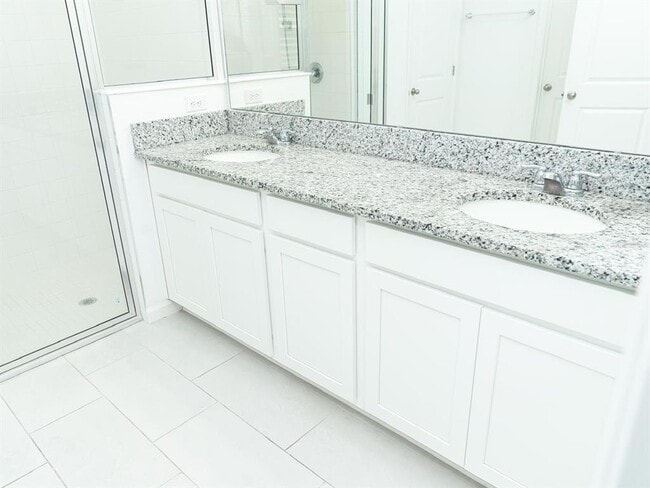 Building Photo - 445 Silver Palm Dr