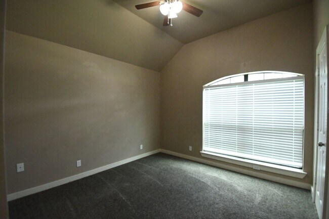 Building Photo - Lovely 4 Bedroom 2 Bath in Flint!
